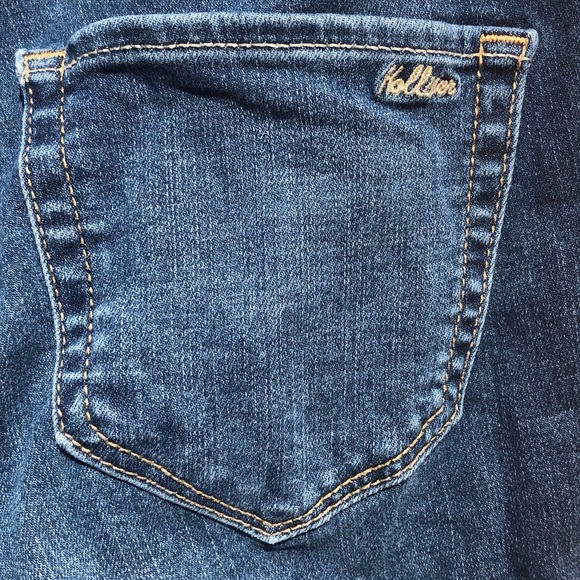 HOLLISTER MEDIUM WASH RIPPED JEANS - Picture 3 of 8